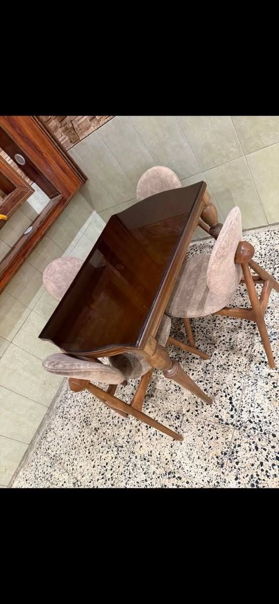 سلاك عليكم
ميز طعام خشب زان الاصلي سعرة 250 الف
ميز طعام الابيض 80 الف
كاونتر 150 الف
***********
