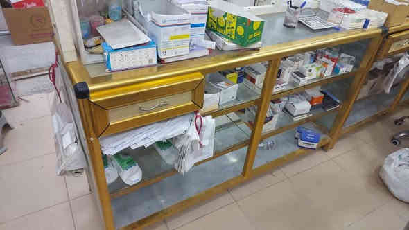 لو كرات صيدلية للبيع ميز عدد اثنان بحالة ممتازة العنوان الأكرمين بالقرب من مجمع الوارث للاتصال***********
