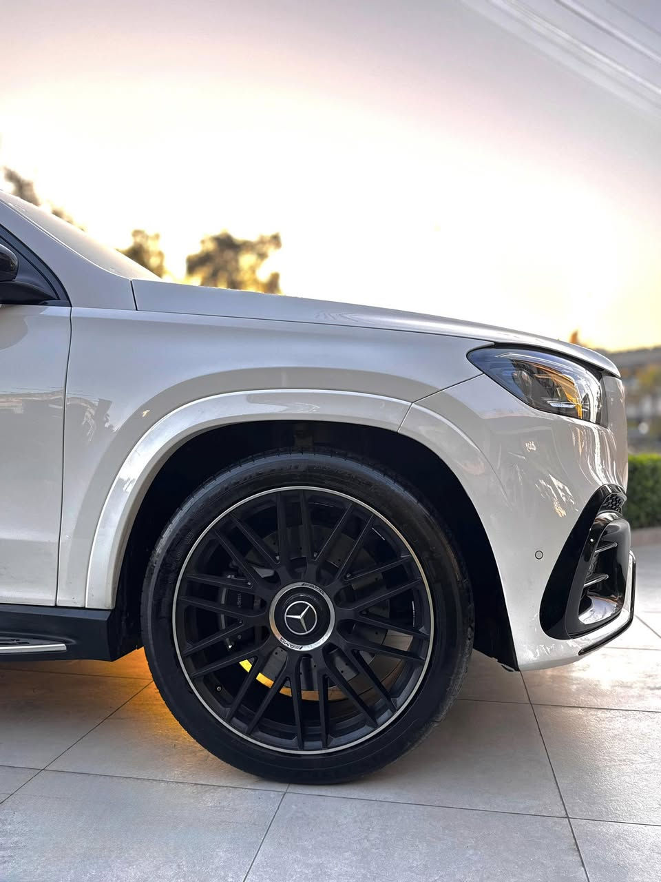 للبيع او المراوس
Mercedes-Benz GLS 450-- 2024 
 خليجية وكالة MEC يعني نفس BCM بس فرع بغداد  
كل صيانتها بلشركة وبعدهه بلضمان 
مرسيدس بنز  GLS 450 موديل 2024
  –  بغداد –  الدورة او المنصور 
السياره باسمي تحويل ثاني يوم  
السياره بصمتين 
•   🛣️  المسافة المقطوعة   - 25 الف كلم 
------------------------------------------------------------ السعر 82 الف دولار 💵 
مغلفة ppf بلكامل + درج جام + تغليف الداخل
✅ المواصفات :

📅 الموديل: 2024
🎨 اللون: ابيض
🌍 وارد خليجي 
⭐ الحالة: جيدة جداً
⚙️ محرك 6 سلندر تيربو
🔧 كير أوتوماتيك
🛞 دفع رباعي AWD
💿 ويل 22 إنش+
💎 المواصفات:
•فتحة بانوراما 
• شاشة  متصلة لمس كبيرة
• بلوتوث
•رادار ٣٦٠ 
•كافة انظمة الامان والقيادة 
‏• Apple CarPlay
• Android Auto
•كير تعليك 
•تدفئة ستيرن 
• كاميرا خلفية + كامرة امامية + 360 درجه 
• حساسات أمامية وخلفية
• مقاعد جلد ابيض ملكي 
• بصمة وتشغيل ذكي
• شاشة عدادات رقمية
• مثبت سرعة
• إضاءة LED
• مكيف متعدد المناطق
•بردات كهرباء 
•كير ديبترون رياضي 
•كشنات خلفية كهرباء
•كسنات تدفئة تبريد + مساج 
•دشبول ٧٢ لون 
•5 انظمة  قيادة 
•ماوس تاچ
•نظام ملاحة ومواقع مرتبط ب الاقمار بدون انترنيت


**إذا كنت صاحب هذا الإعلان وتريد حذفه لأي سبب، رجاءا أرسل رسالة إلى الدعم الفني**