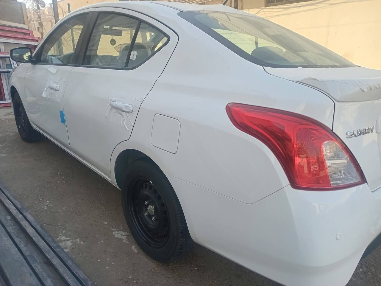 سلام عليكم سيارة نيسان مصري موديل ٢٠٢٥ ماشية ١٩ الف بحالة الوكالة مكفولة من صبغ والتبديل رقم اربيل الدولي سنوية باسمي 
المواصفات 
شاشة أصلية وكاميرا خلفية جام كهرباء عدد(٤) تبريد قطعتين  اشاير بالمري داخل بيجي ايرباك عدد(٢) تحكم ستيرن يدات نيكل حساس خلفي شباك نيكل سبايدر بلوجكترات اصلي محرك ١٥٠٠ مانع انزلاق ويل حجم (١٥) اوكس USB مدوشمة عام كشنات +كاعية+صندوق مكان سيارة بالاعظمية سعر ١٢٦ وبي مجال بسيط للإستفسار الاتصال ***********
