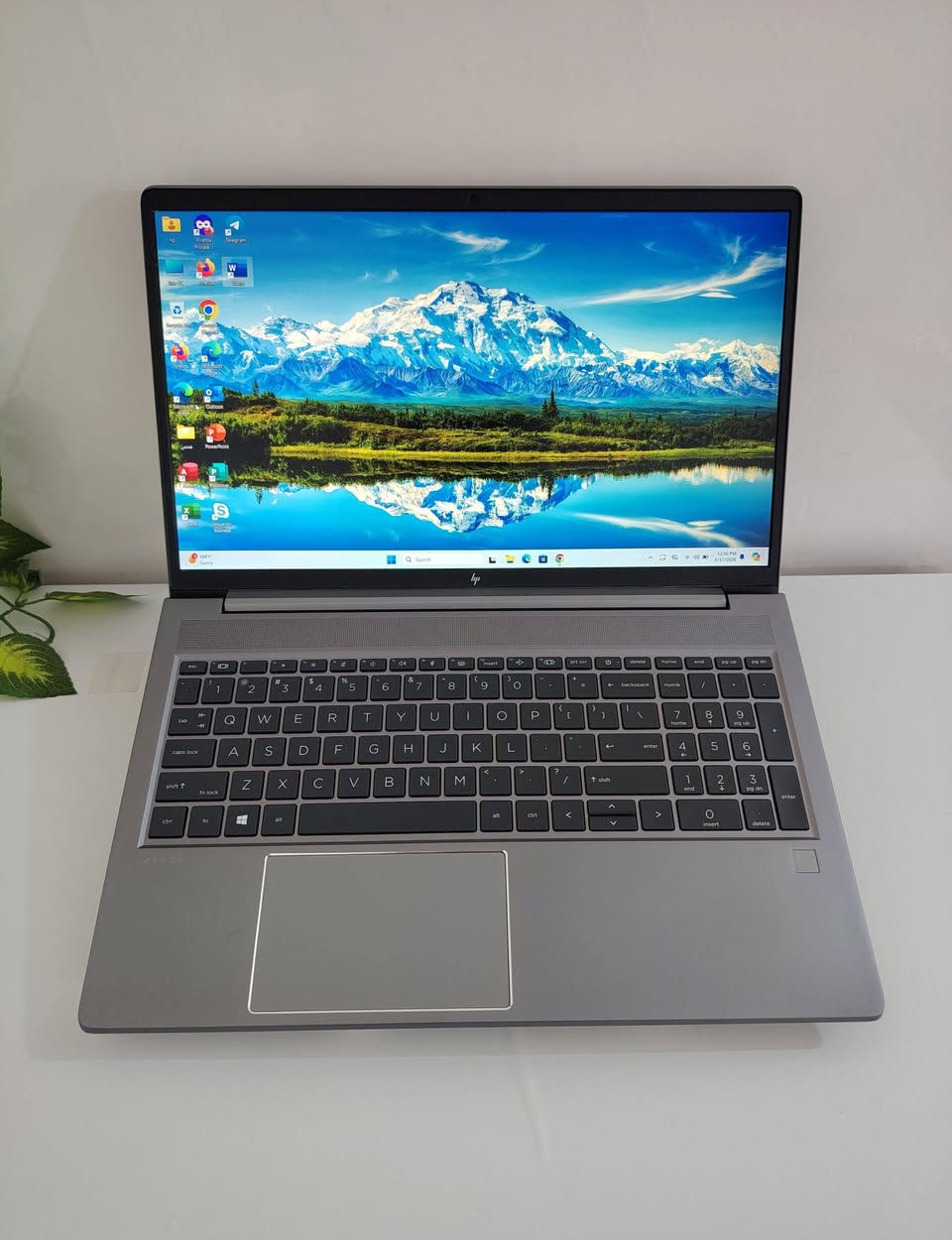 HP ZBook Power G7 Mobile Workstation

I7 10th H فئة

16GB DDR4 RAMقابل للتطوير 
512 SSD  HARD قابل للتطوير 

Intel (R) UHD Graphics 8GB كرت شاشه داخلي 

كرت شاشه خارجي NVIDIA Quadro T1000 with Max-Q Design 4GB

FHD 1920*1080
نظافة جدا عالية 
عنوان: بغداد الأمين الثانيه 
السعر 760 الف ( توصيل متوفر) 
واتساب ***********
