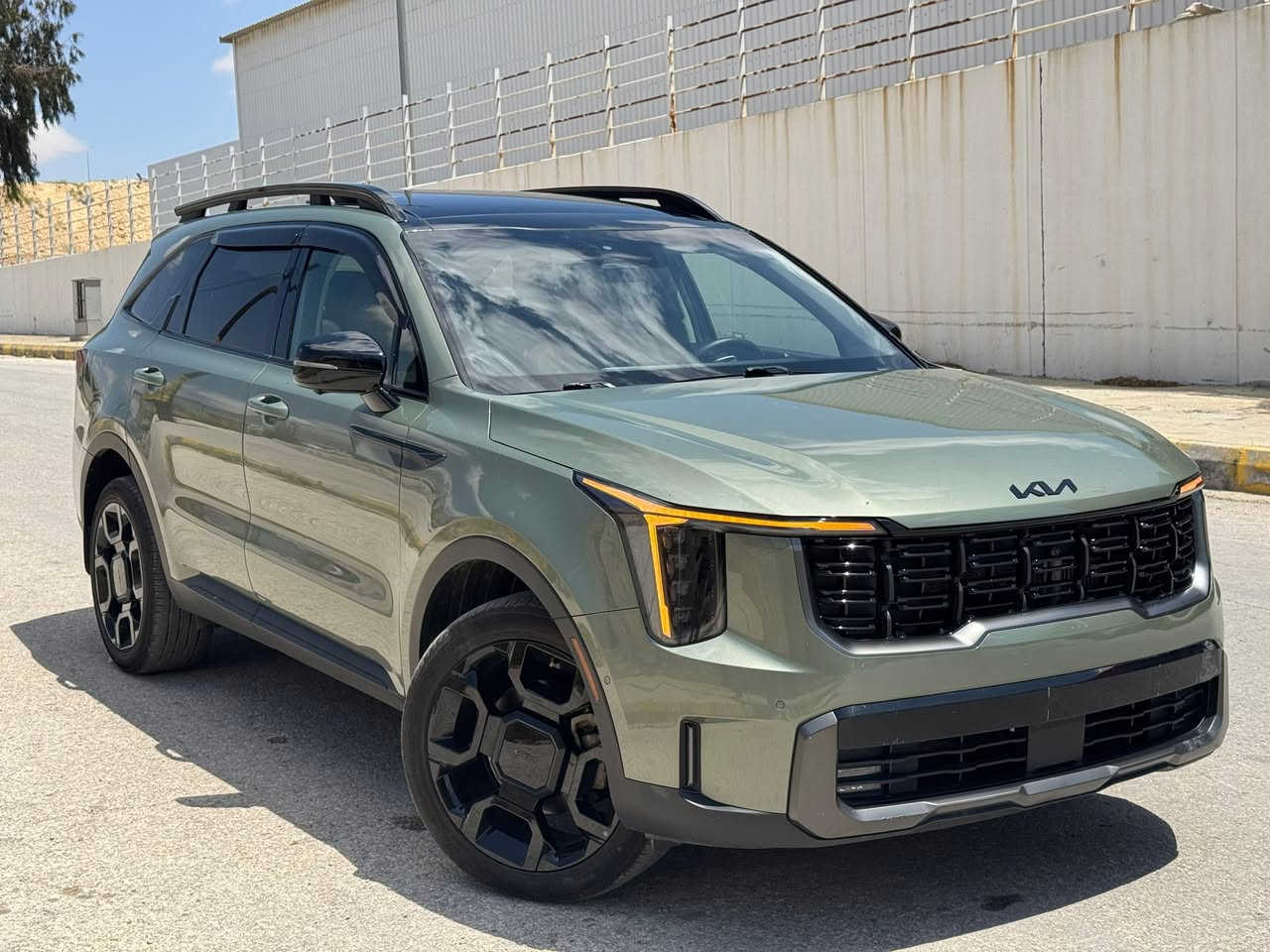 KIA SORENTO SX 2025
 
📍السياره موجوده في  الأردن الزرقاء المنطقه الحرة 

كيا سورنتو  SX 2025 برستيج 
المسافة المقطوعه 13990mi
اللون . اخضر  
محرك. 2500cc تيربو بانزين 
الموديل 2025

                  ======= الاضافات👇👇 ======
  
فتحة بانوراما 
شاشة كبيره نفكيشن 
رادار امامي
 مانع تصادم
مانع انزلاق 
تحديد مسرب .
نقطة عمياء .
تصحيح مسار 
بصمه تشغيل 
بصمه ابواب 
كاميرا خلفيه 
كاميرا عداد 5 
كاميرا 360
طارة مدفية 
تشغيل عن بعد سياره 
كراسي مدفية + مبرد 
كراسي كهرباء عداد 2 
كراسي جلد داخل قرميدي 
كراسي ذاكره 
كراسي 7 راكب 
مثبت سرعة
تحكم ستيرن
شاحن وايرلس
هاند بريك كهربائي
حساسات خلفيه + اماميه 
حساسات مانع تجاوز 
ويل قياس 20
دفع رباعي 
باب خلفي كهرباء 
اضويه امامي زنون LED
اضويه خلفيه LED
كشافات LED
دفع رباعي 4X4
نظام GPS+خرائط 
كندشن مركزي امامي او خلفي 
وبلوتوث 
مدخل USB+ AUX

🚗🚗 حادث السيارة كما موضح في الصور  بنيد صبغ فقط او جاملغ بارد بدون دواخل   🚗🚗

الأردن الزرقاء المنطقه الحره شارع 20 شمال 

التواصل / عمر الدليمي 00962786166701 علي الكرغولي 00962788505634


**إذا كنت صاحب هذا الإعلان وتريد حذفه لأي سبب، رجاءا أرسل رسالة إلى الدعم الفني**