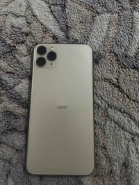 آيفون ١١ برو ماكس • نضيف • بطارية ٨٠