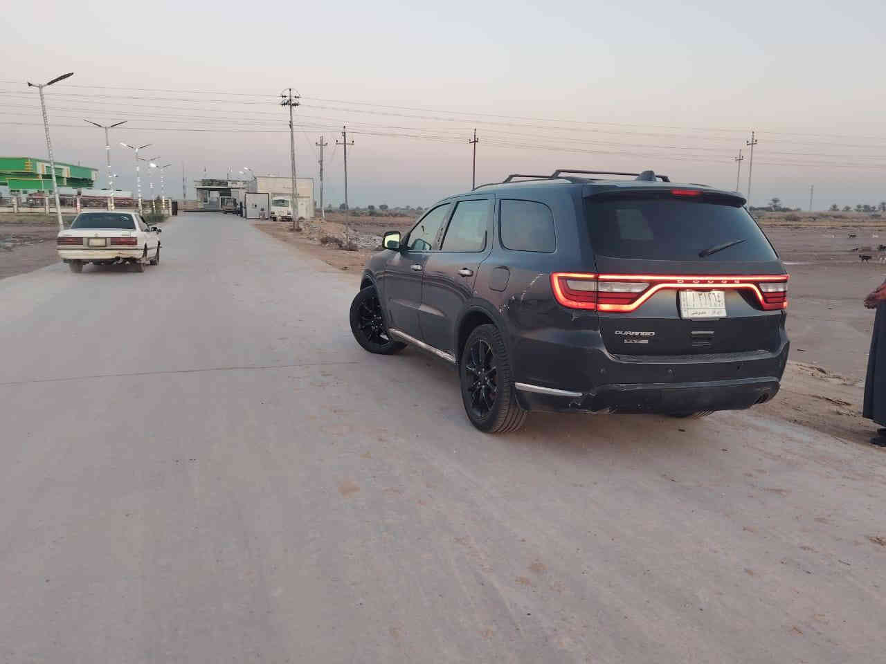 دوج دورنكو2018اس اكس تي السيارة حادث جاملغين وبنيد فقط
رقم  ذي قار  تحويل مباشر مشروع وطني 
#المواصفات 
1- محرك  6 سلندر 3600 بخاصية توفير الوقود ECO 
2-بصمه
3- حساسات خلفية  توقف ذاتي
4- لايت ١٠٠واط اصلي مع حاجب LED . بچم زنون كامل
5-  مع تحرك المرايات الجانبية عند الرجوع الى الخلف حسب التحكم
6- ويل كب حجم20.
7- تحكم ستيرن كامل امامي وخلفي 
8- شاشة دشبول لمس كبيرة  متكاملة الايعازات . وشاشة ٧ انج معلوملت السيارة والعطلات والرسائل...
9- نظام AUX + Bluetooth . نظام ملاحة GBS+ ذاكرة ميموري كارد موضعي + USB 
10- مانع تزحلق (انزلاق) .
11- تبريد ٤ قطع اكثر من 10 منافذ
12- الكشنات  جلد  منفصلvip)6)راكب   تبريد و تدفئة و تهوية 
13- كاميرا خلفية دوارة HD 
14-إظهار ضغط الهواء في الاطارات. ومعلومات السيارة الكترونيا مثل كمية دهن محرك و درجة حرارة المحرك والكير والزيت وضغط الزيت الكتروني .
16-نضام القيادة (sport)
17-نضام ملاحة
18-النقطة العمياء
مكان السياره ذي قار قضاء النصر
***********
170وبيها مجال بسيط
