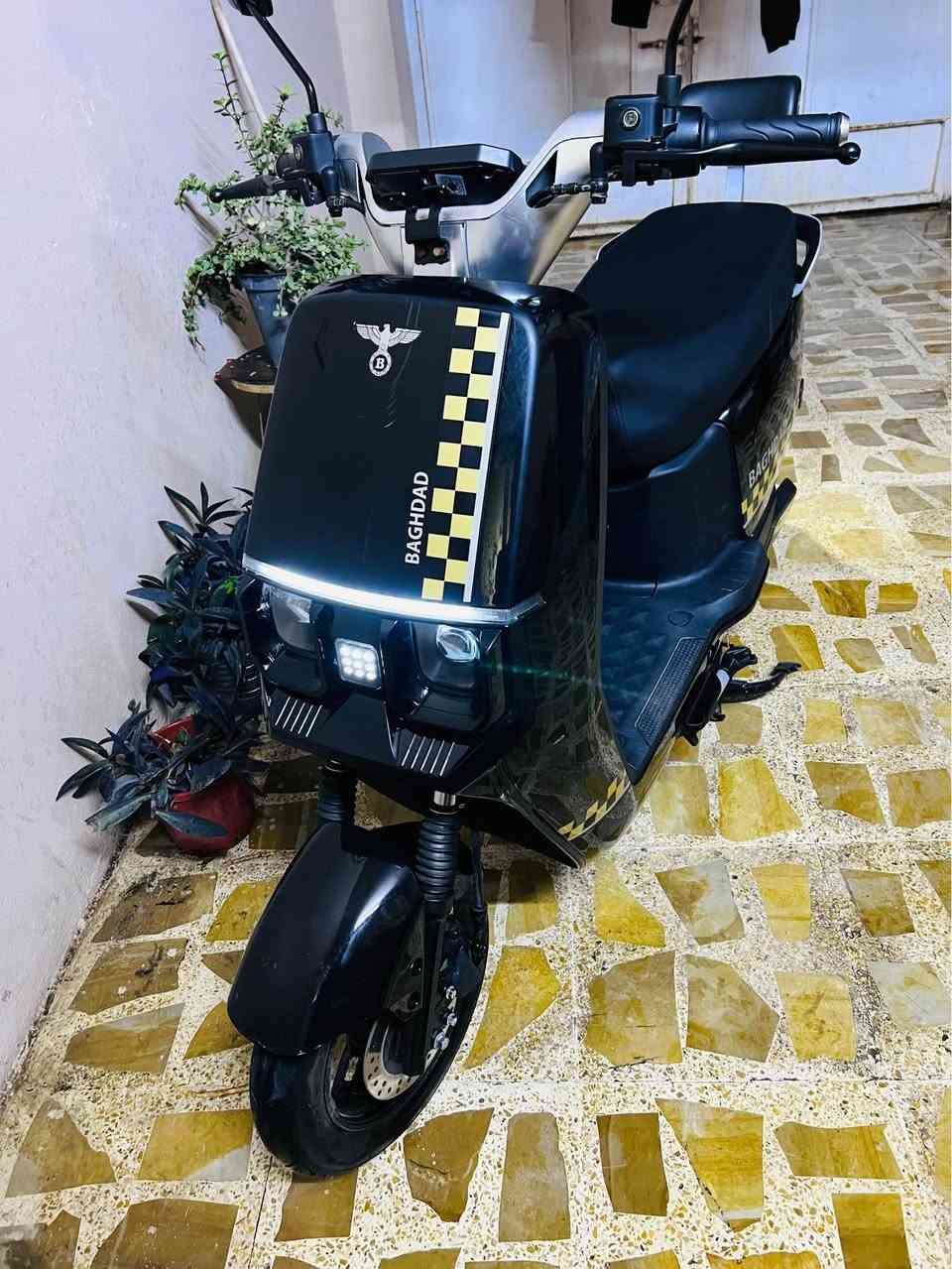 مواصفات بيها كلش حلوه لايت زنون عالي وناصي 4اشاير ودبل سرعه 75 بيها  ضد ماء والله اغسلها كل فتره انضام البك يعني ترجع ليور للعلم دراجه موصيني ولاياباني دراجه عراقيه صنع بغداد وسمها بغداد واني جبته بيدي مناك الله شاهد وماصار هواي جبته بشهر 9 امانت الله سبب لبيع اريد سيارة دراجه كلش حلوه وخدميه معنه كلمه تمشي مسافات بيعيده  سعر 8ورقات $ العنوان اربيل هفلان *********** أربيل, العراق
