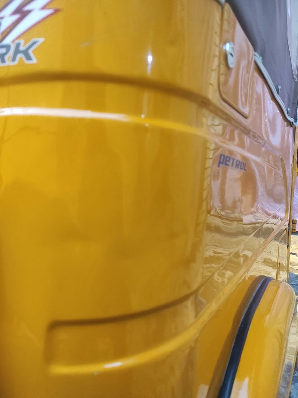 تكتك مديل 22 شهر العاشر
السعر 8 ونص وبيها مجال 
مكفولة من الصبغ فقط لغد راجع عالبارد 
ومبدل بوشة وبستم بدون بگن
سنوية ورقم بأسمي ثاني يوم أحولك 
مدينة الصدر .
***********
