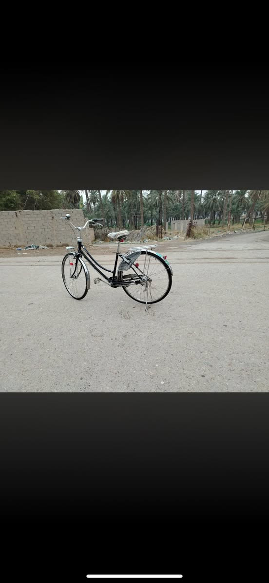 سلام عليكم بايسكل للبيع السعر 80وبي مجال الحجم ٢٧جديد شركة برح ستوت للاتصال ***********مكان بغداد الأمين السدة
