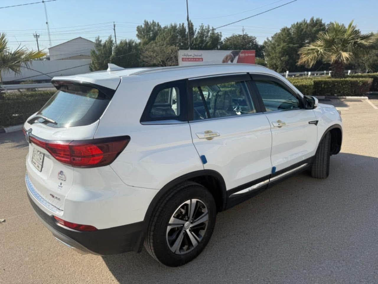 السيارة: شانجان  CS75

الموديل: 2019

اللون: أبيض

رقم بغداد بسمي 

السعر135

المواصفات الداخلية:

بصمة تشغيل 

تبريد 2 قطعة  تبريدها ثلج ❄️

شاشة أندرويد كبيرة لمس

شاشة تفاعلية

بلوتوث

مثبت سرعة

تحكم ستيرن 

اتو هولد 

سايد بريك دكمة 

ثلاجة مشروبات 

مرايا كهربائية

جام كهرباء 

عدد 8 قطعة إيرباك (وسائد هوائية)

5 مكبرات صوت

نظام إنذار

نظام ملاحه (GPS)

المواصفات الخارجية:

أضواء LED

أضواء زينون

حساسات ضغط الإطارات

حساسات اصطفاف

كاميرا خلفية

كاميرا جانبية 

جناح خلفي

ويل كب عدد 4 

اشاير بالمري 

مري شفط 

اريل قرش (نفكيشن) 

المواصفات الميكانيكية:

محرك 1,800 CC  تيربو

4 سلندر
.


**إذا كنت صاحب هذا الإعلان وتريد حذفه لأي سبب، رجاءا أرسل رسالة إلى الدعم الفني**