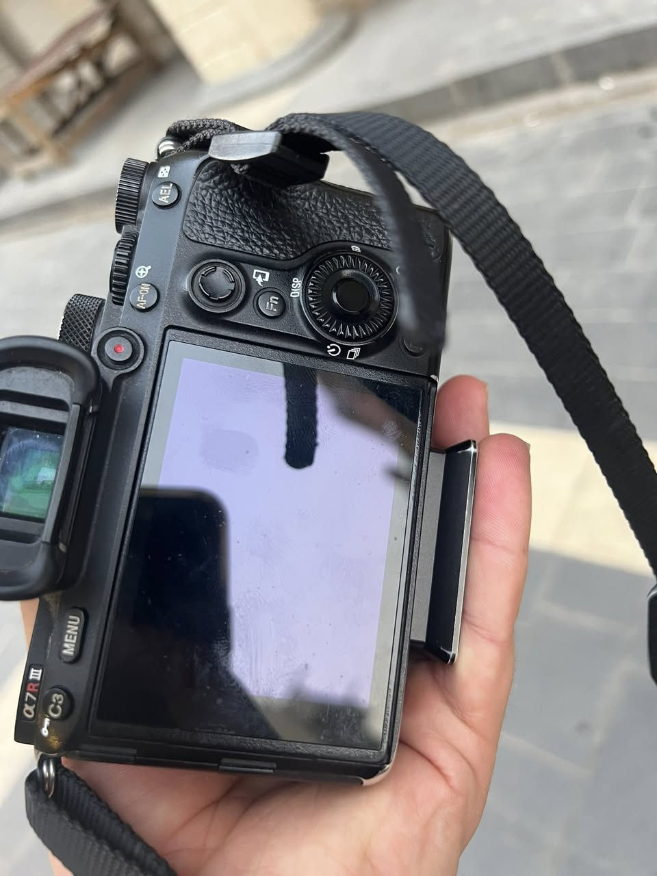 للبيع سوني a7Rlll مع عدسه 85سكما ابيع بدي وحده عادي 
شراي وتساب ***********
