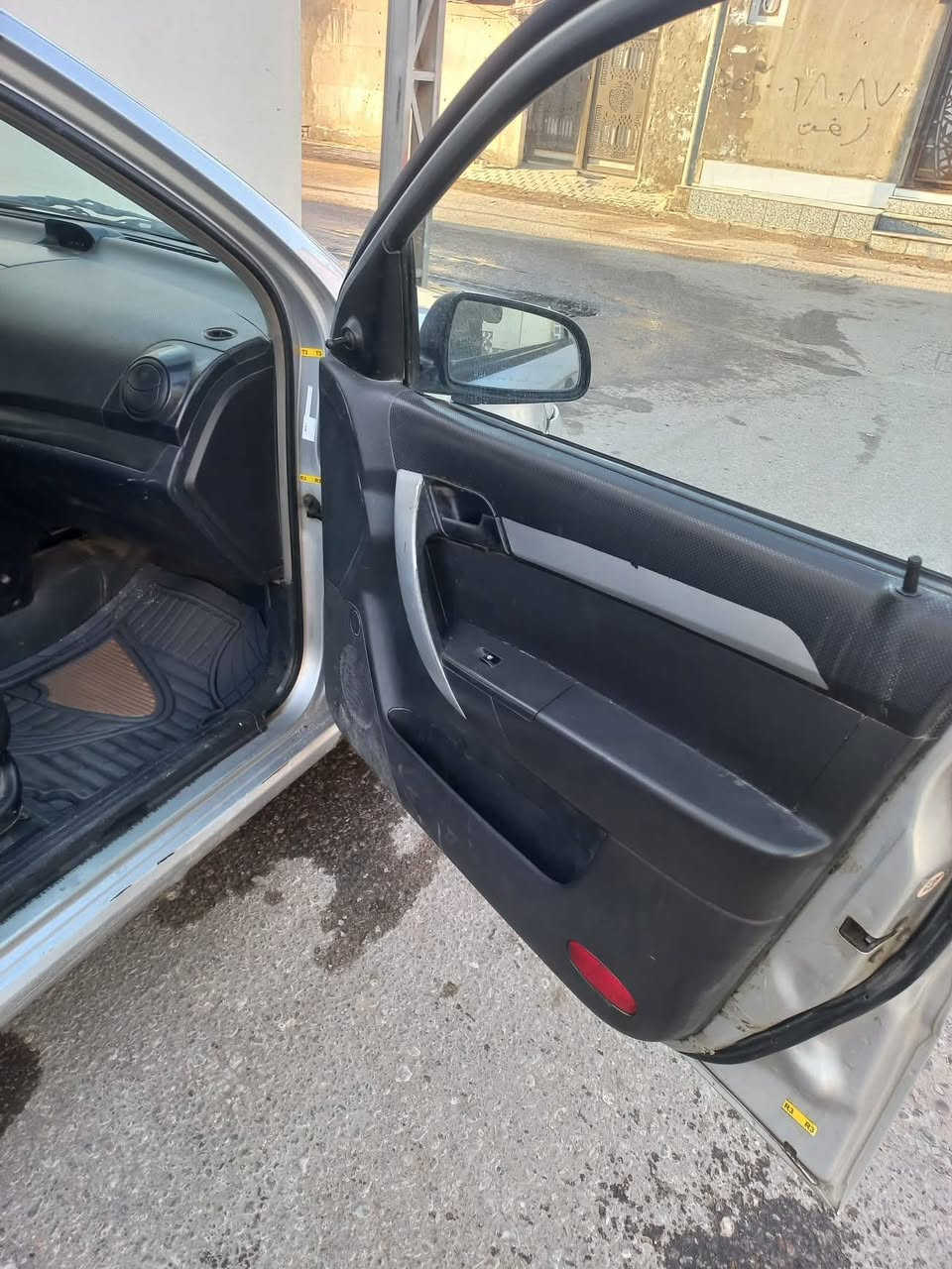 السلام عليكم 
افيو موديل ٢٠٠٨
خليجي مسكر كير عادي  مكفوله من الضربه صفحه جارده رقم بغداد الجديد سنويه جديده   كير محرك تدفئة تبريد كفاله شرط الداور مكانها نجف السعر ٥٥ وبيه مجال  
***********
