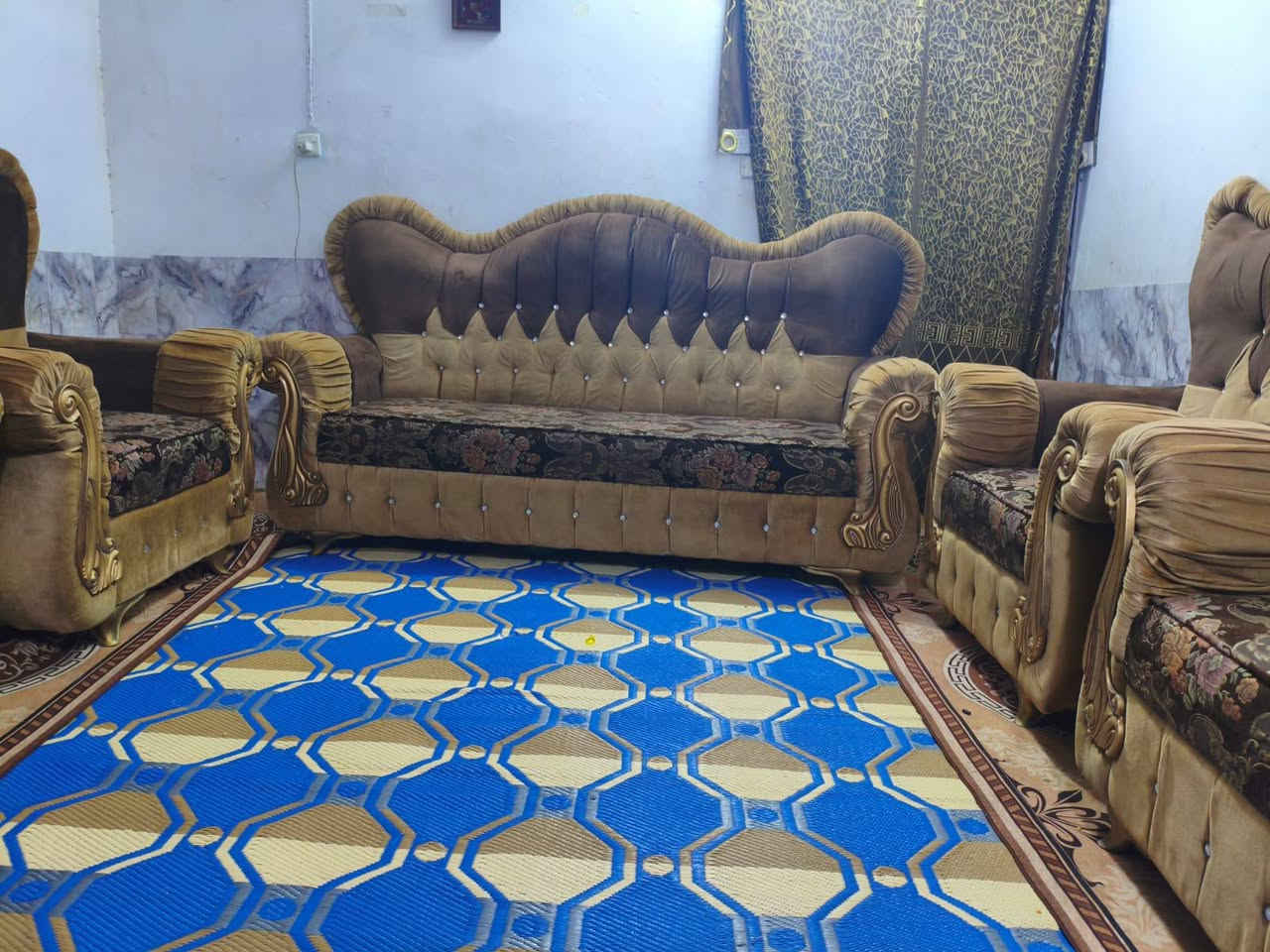 اسلام عليكم تخم ملكي للبيع ١٠ مقعد مابي اي ضرر اسعر ٣٥٠ وبي مجال كربلاء حي العامل يوجد توصيل بلكروه *********** () ***********
