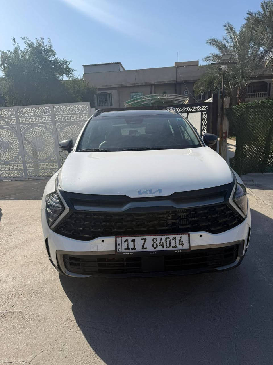 ‏2024 Kia Sportage X Line
كيا سپورتاج  2024   plug in Hybrid هايبرد بلك ان 
يعني تكدر تستخدم سياره كانما سياره كهربائيه 
وتكدر تستخدمها  نظام الهجين 
وتكدر تستخدم نظام الوقود انته بكيفك علما تكدر تشحنها شحن خارجي ايضأ وتستخدمها كسياره كهربائيه بصوره تامه وتنسى محرك 😜وبانزين ودوخته 
عداد المسافه 12الف mil    
لون ابيض صدفي مميز  
 
فول  موصفات    
مواصفاتها :
1-بنوراما
2-بصمة  
3-شاشة كبيره على طول دشبول 
4-كاميرا دوارة 
5-رادارات / رادار امامي /رادار جانبي /رادار خلفي
6-حساسات خلفي 
7-خرائط نظام كيا مفعل بيها اصلا 
8-كشنات تدفة‏ 
9-كشنات جلد .
10-دفع رباعي  نضام جبلي وثلجي وترابي
11-نزول منحدرات                                                    
12-كشنات كهرباء
13-تبريد قطعتين 
14-اوتوهولد 
15-ويل كروم 
16-مسجل ناطق مفعل
17-بلوتوث USB ابل كار بلاي والاندروير . 
18-حاجب ليد
19-نقطه عمياء
20-مراة تعتيم
21-اشاراة بالمراياة الجانبيه                                     
22-فول تحكم ستيرن                                             
23-كير ماوس                                             
24-اوتو بريك                                                        
25-بريك بصمة                                                       
26-زنون + Led
27-شحن اللاسلكي                                                            
28-‏داخل اسود جلد 
29-نضام قياده أيكو + سبورت + نورمل
30-مثبت سرعه
31-تحديد مسار والقياده الاليه 
32-دمامات صوت  
33-لايت بلادي Led +  زينون ‏دبل زينون اصلى . 
34-رادار الخطوط البيضاء 
35لايتات اربع عدسات + ليد 
‏36-شاشة إلكترونية
37-تشغيل عن بعد 
‏AUTO HOLD-38
‏39-Auto start
40-منفذ شحن في المقاعد الأمامية
41-تبريد منفصل السائق عن الراكب مع دكتات تبريد خلفية. .
فول 
وبعد كومه مواصفات
السعر:220 مجال بسيط

اسف لانه طولت بس هاي سياره تختلف عن كل سيارات الموجوده 
سياره بسمي 
رجاء شباب هاي سياره تختلف عن سيارات الشايفيها ***********
 مكان بغداد السيديه
