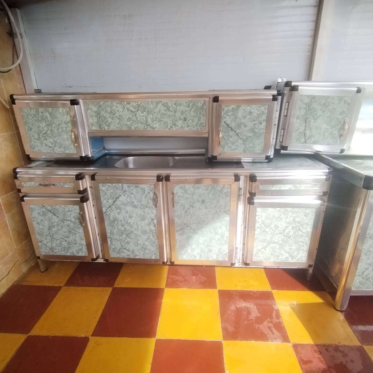 كاونتر للبيع ٤ امتار او اكثر للإستفسار الاتصال ***********
