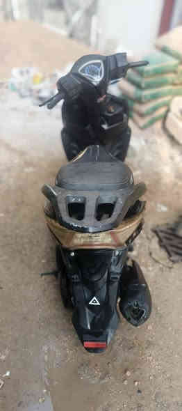 دراجة البيع سكنس 2023 لون اسود مبدل بستم فقط كهربائيات شغاله كلوب امامي هندر. 
تفاصيل خاص مازنجر موجود 24 ساعه. 
مكاني كربلاء المعملجي خلف مدارس الوارث. 
رقم الهاتف *********** وتساب متواجد.
السعر 300وبيها مجال قليل.
