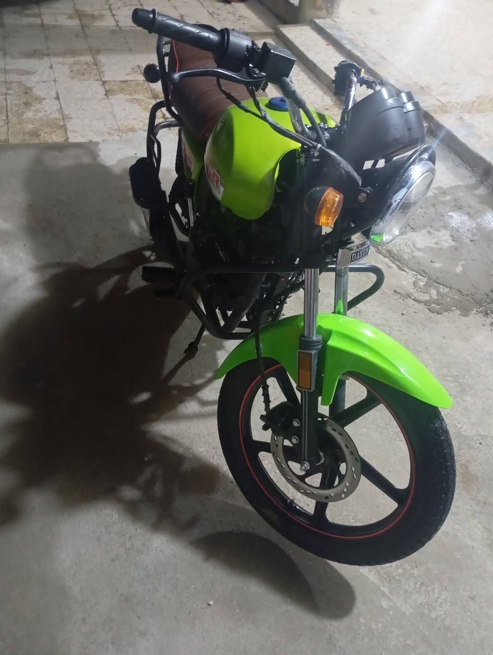 السلام عليكم دراجه داي وان للبيع موديل 22 محرك 200 اوراق أصولي للعلم لون بلوراق وردي مو تفاحي سعر 1400 وبيه مجال قليل حك جيه مكان واسط الكوت حي الحكيم.  ***********
