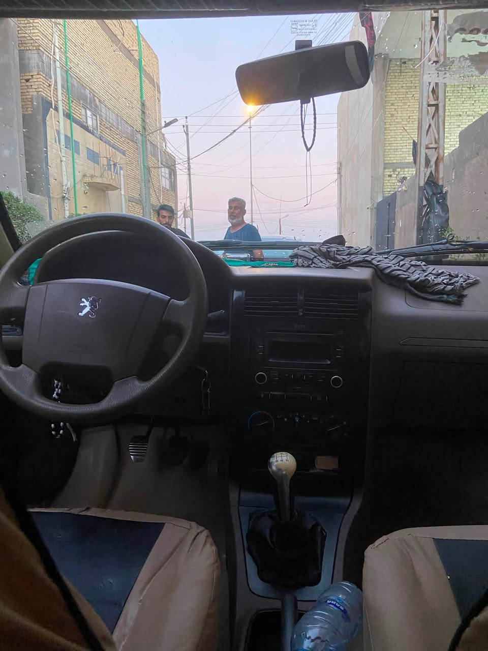 بيجو ٢٠١٧ايراني اصلي مو تجميع عراقي كفاله عامه كفاله من زلع ماشيه 11الف كير مكينه كفاله برغي مامفتوح بيها حداديه بل جيس تبريد ثلج تخم تاير جديد رقم جديد سنويه جديده بسمي تحويل ثاني يوم السعر 65وبيها مجال بسيط للستفسار ***********واتساب عنواني بصره اربع شوارع خلف مدرسه ال رسول
