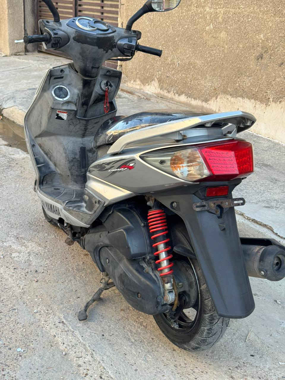 ‏سلام عليكم
‏دراجه سكنس فحل كوري نوزل خطين دراجه مال رمبه اي نقص مابيها 
‏احله من الصوره كهربائيات كلها شغاله مكينه برغي مامفتوح بيها جيب فيتر وتعال افحص الكفر والسواد نفس الختم السعر (950) بيها مجال بسيط العنوان بغداد الدوره الاتصال *********** متواجد واتساب
‏
