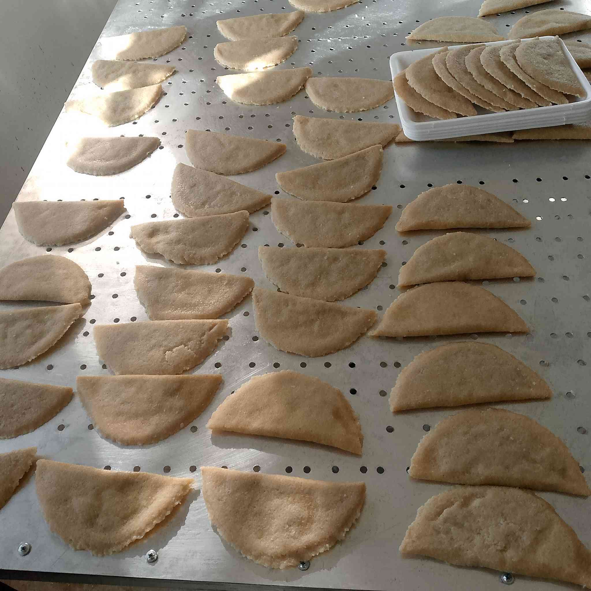 يا رزاق اللهم صل على محمد وال محمد. تجيزات العنبر لحم عجل عراقي                                                                               كبه مرق سراي 100 قطعه 40الف.                                 كبه هلاليه صغيره 100 قطعه 40الف.                            كبه هلاليه كبيره 50 قطعه 40 ألف.                               كبه عرايس 50 قطعه 40 ألف.                                      همبركر 100 قطعه 40الف                                            جميع الحوم لحم عجل عراقي عراقي.                             التوصيل مجانا المناطق القريبة من بوب الشام                    للطلب على الخاص او الرقم *********** واتساب
