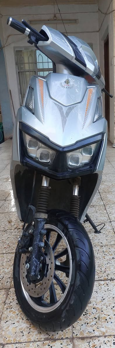 السلام عليكم دراجة شحن نوع GT09 رياضي ست بطاريات وبيها ٣ سرع و لايتات عالي ناصي + جوزه داخليه (تطفي وتشغل) + انذار سرقة + قفل ستيرن + نظام تشغيل بصمه NFC + كشن مريح جدا + جنطه داخليه جبيره،، من معرض حسن وحسين سريعة وخدمية كلش ( الدراجه مابيها شي كاملة ونظيفة من الداخل متشكي من شي ابد ) 

السعر : ٦٥٠ وبيها مجال للشراي

للاستفسار اكثر :***********
