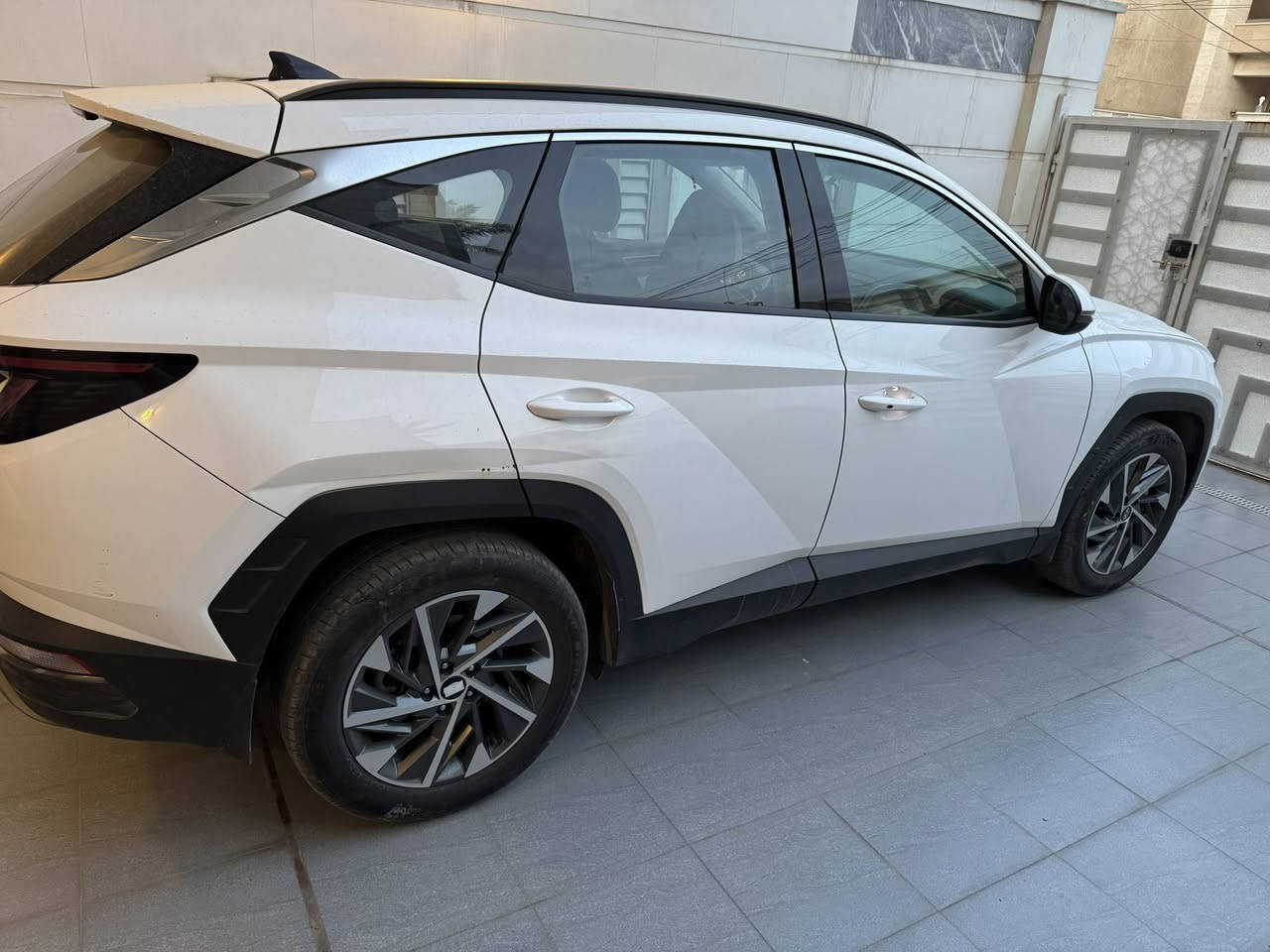 السلام عليكم
للبيع توسان خليجي موديل 2024

اللون ابيض 

ماشية 30,000 km

سياره بيها بارد بالبنيد ورصعه بالجاملغ الخلفي الايمن والباب الخلفي الايمن موضحات بالصور

مواصفات :

3 وضعيات قياده 

كشنات جلد ابيض 

سايد بريك دكمه 

تحكمات ستيرن 

اوتو هولد

تشغيل عن بعد 

ابل كار بلي واندرويد اوتو

تبريد قطعيتين

وباقي المواصفات معروفه 

السعر ٢٠٥ ورقه وبيها مجال بسيط 

مكاني بغداد الطالبية 

للاستفسار ***********
