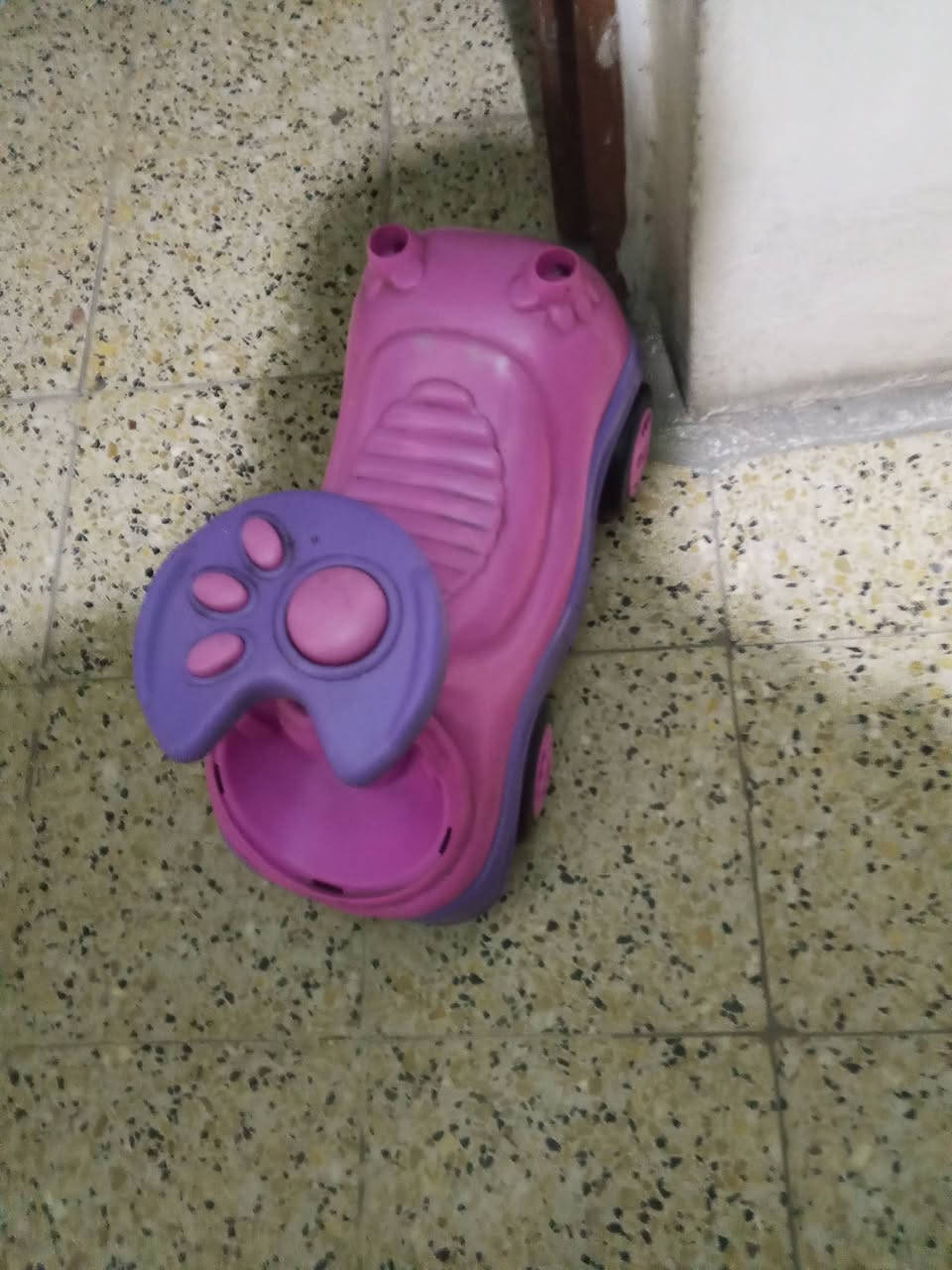 سلام عليكم العاب اطفال للبيع +بايسكلات للبيع متروكات يرادلهن تصليح واحد حجم ١٦ والثاني ١٢ والثالث مابي تأيرات حجم ١٢ مكاني بغداد شهداء البياع السعر قيم وأخذ الاتصال على *********** متواجد واتساب ومازنجر
