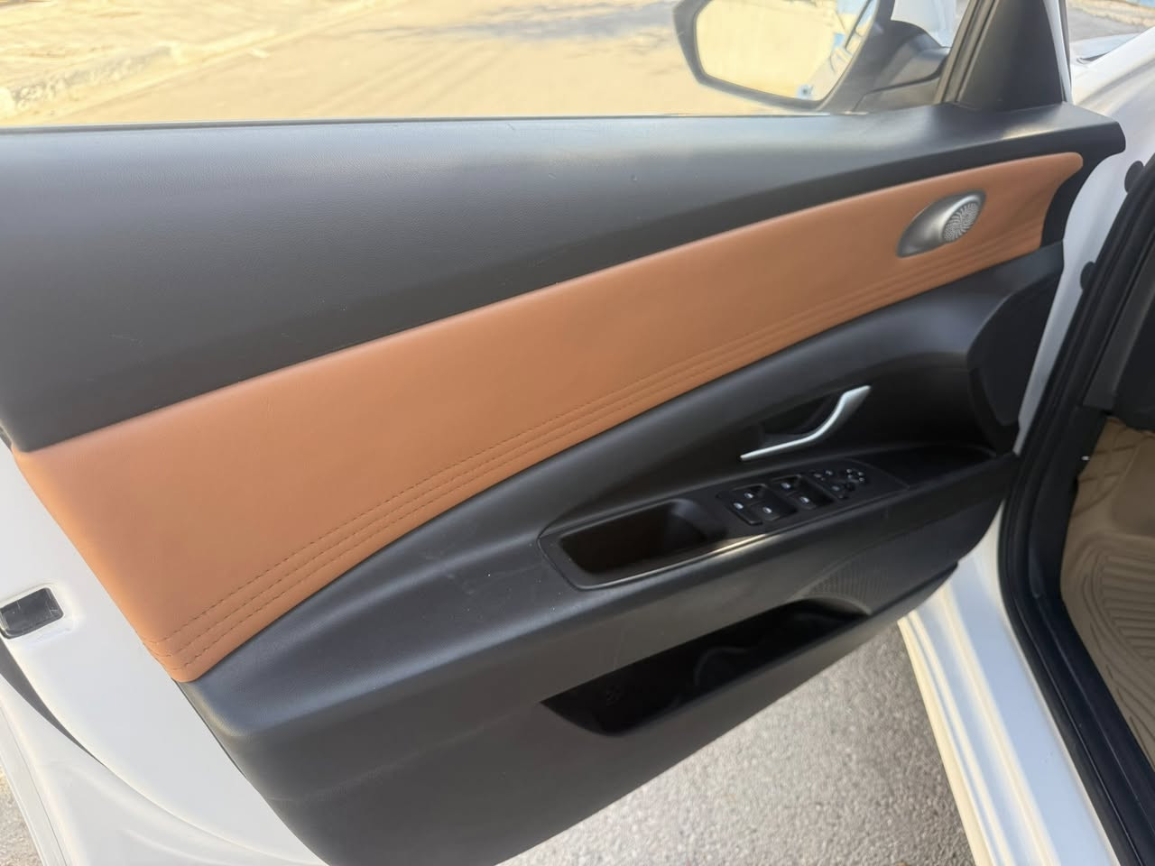 السلام عليكم
النترا خليجي تجميع كفاله عااامه موديل 2024 ماشية 15 الف دواخل جلد لون مشمشي لسياره فول مواصفات 
فتحت سقف دواخل لباب مطعمه لايتات فل زنون مواصفات الفول 
رقم السياره اربيل مكانها البصره 
السعر 144 وبيها مجال للشراي 
رقم ***********
