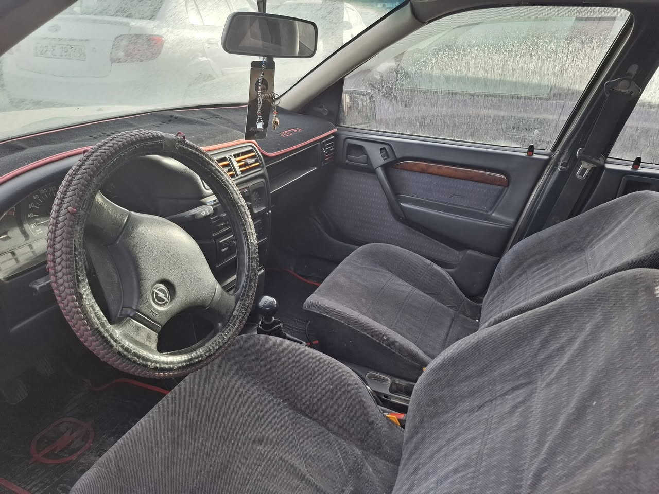 السلام عليكم للبيع اوبل فكترا حجم 18 أرقام وسنويه جديد وكابون بانزين بيه شرط التحويل .ملاحظة السياره سقف مشرح  السعر 25 وبيه مجال مكان  السياره الموصل معارض برطله  

***********
***********
