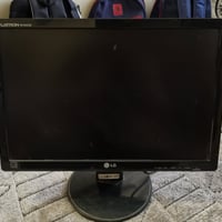 شاشة LG منفذ VGA  السعر 80 بيها مجال  تواصل 07827303454 واتساب