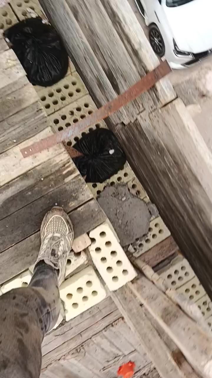 يالله تم اكتمال 120متر سقف وجسور موقع البلديات نستقبل كافة الاعمال نجارة وحدادة  الاستفسار ***********
