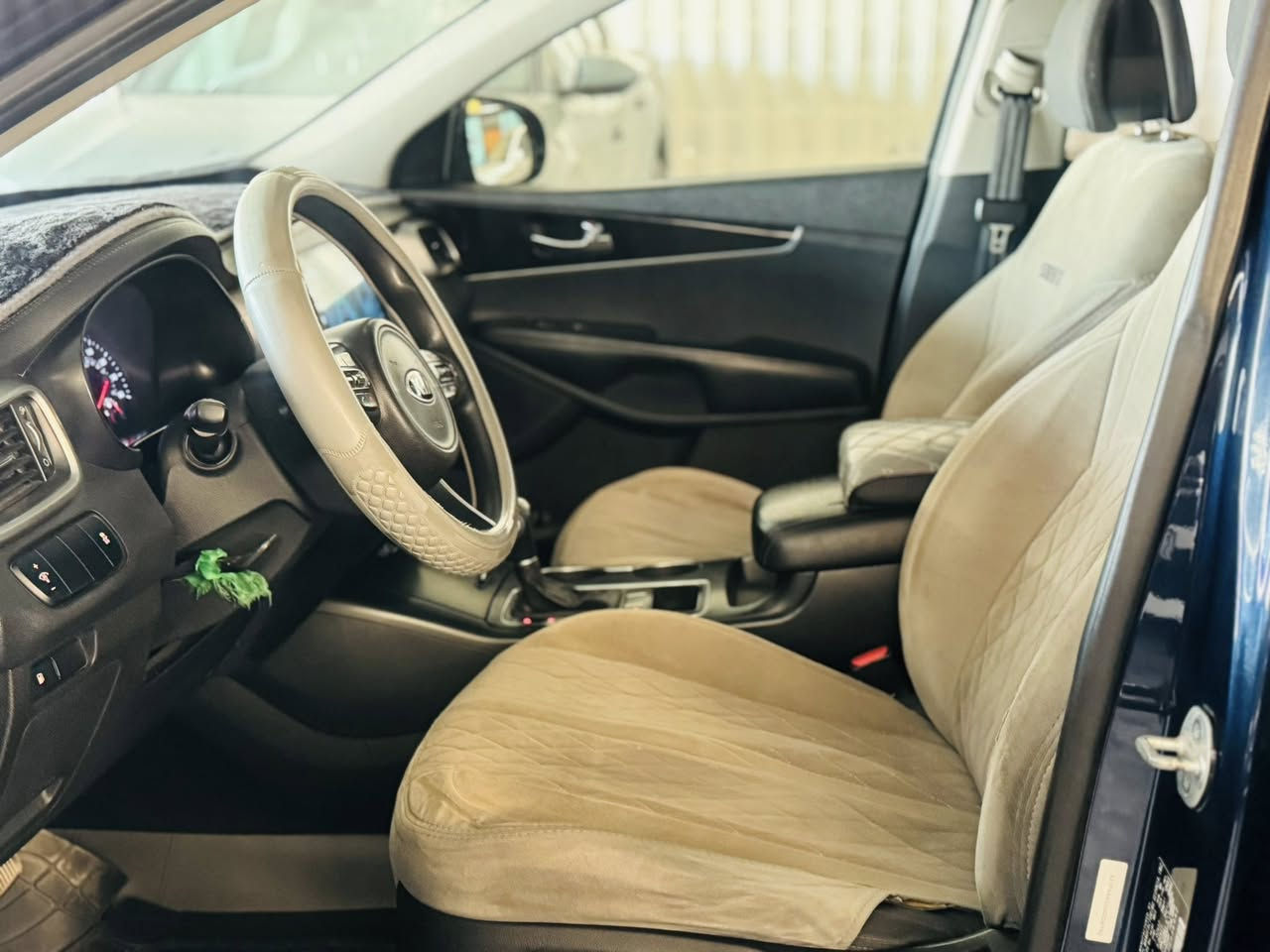 السلام عليكم
سورنتو 2016

وارد امريكي حادث خسفه بلبنيد فقط موجوده صور حادث بالمنشور 

6سلندر 

7ركب 

شاشه كبيره +كامره دواره 

تحكم جهتين 

مانع نزالاغ 

قطعتين تبريد 

تخم تاير 

كير- مكينه-  كفاله 

رقم بغداد تحويل ثاني يوم إذا تريد 

مكاني الصويره 

السعر 180 وبيها مجال 

رقم الهاتف ***********
