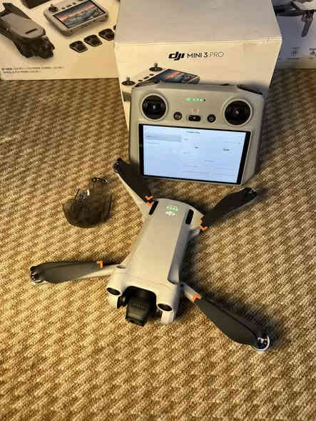 Dji mini 3 pro سنكل 
قطعه كلش نضيفه مكاني بغداد مدينه الصدر توصيل متوفر 
بطاريه وحده جوستك شاشه حمايه كمبل تفاصيل اكثر
***********
***********
