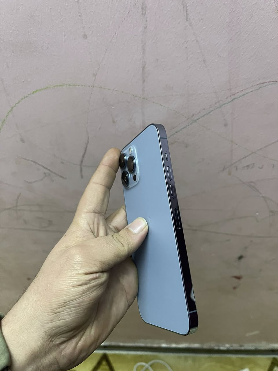 السلام عليكم أيفون 13برو ماكس للبيع  ذاكره 256. بطاريه 87نضيف جدا مكفول من الشخط  السعر 750 وبي مجال للاستفسار ***********
