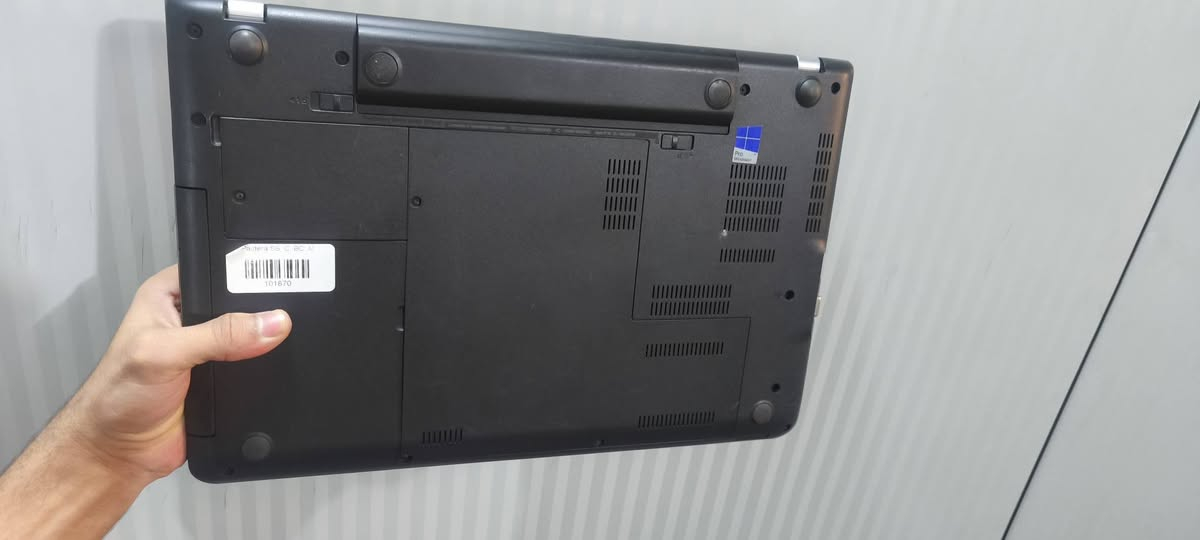 للبيع لابتوب Lenovo
المواصفات:
• المعالج: Intel Core i7 الجيل السادس
• الرام: 16GB
• التخزين: 256GB SSD سريع
• شاشة مناسبة للدراسة والشغل
• بطارية جيدة وتتحمل استخدام طبيعي
مناسب للجامعة، البرمجة، المونتاج الخفيف، والألعاب المتوسطة
حالة الجهاز: نظيف استخدام مرتب
البيع بسبب عدم الحاجة
السعر: 375 الف وبي مجال للشراي
المكان: بغداد - العامرية
اللي يحب يتواصل خاص
 أو ***********واتساب 📩
