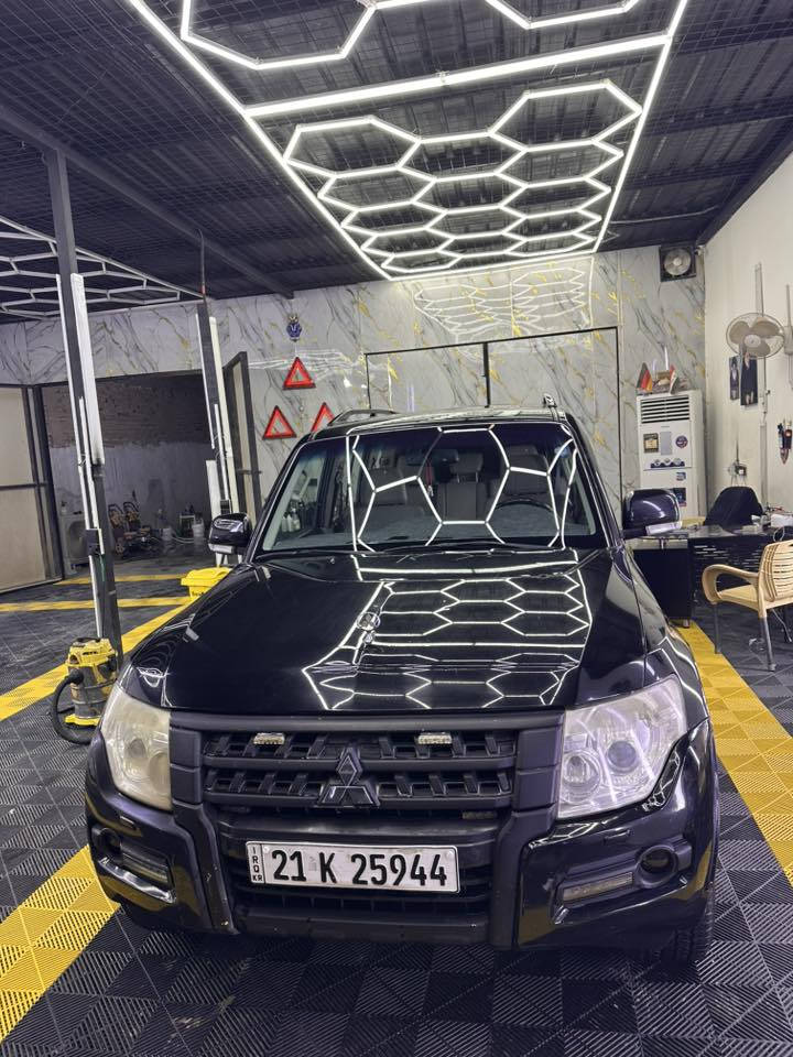 السلام عليكم 
للبيع 
باجيرو حبتور ٢٠١٤ محدثه ٢٠١٥
مكفول السياره بيها رصعه بسيطه بالبنيد ورصعتين بالقماره 
عزل كامل ومعالج طسه 
راديتر جديد وكاله 
نوزلات جديد
فيت بم واتر بم جديد
تايرات جديد رقم سليمانيه تحويل ثاني يوم
السعر١٦٠ وبيها مجال 
الديوانية 
***********
