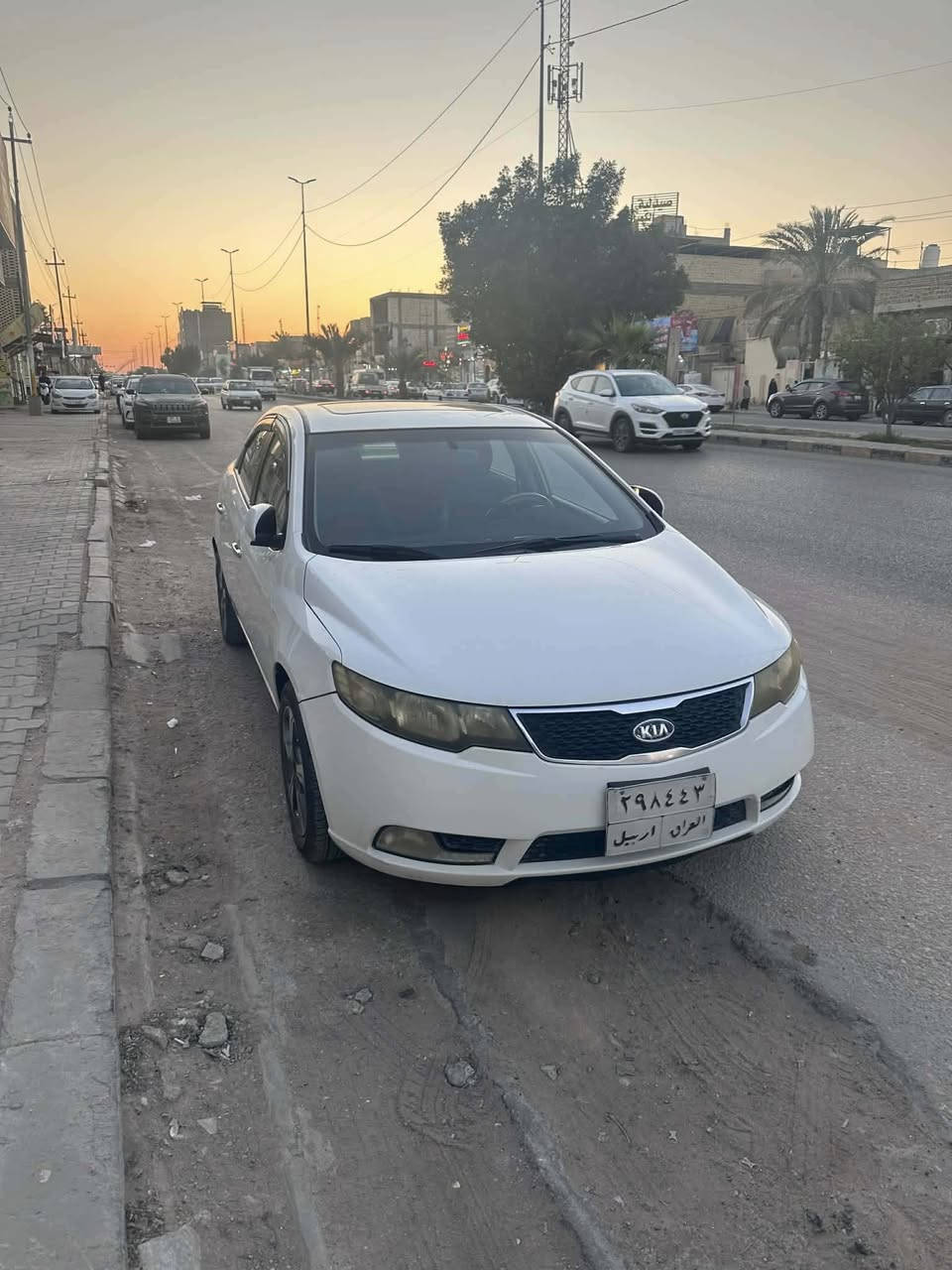 السلام عليكم
سيراتو 2013 فول مواصفات ماعدا البصمة مكفولة كفالة عامة من الضربة والصبغ والتبديل محرك 1600 مامفتوح نهائياً 
مكانها النجف حي العسكري
السعر 115 وبيها مجال حك الجية 
للاستفسار ***********
