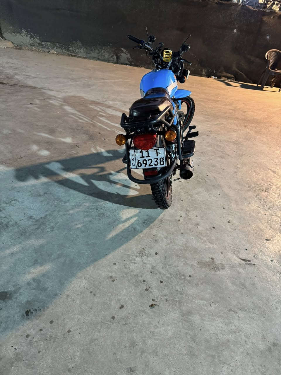 دراجه دايوان نفخ موديل 2023 طالعه بل 24 محرك 200 مامفتوح او لاتنقيص ولا تبخير دراجه نضيفه كلش نقصها بس دشبول بسمي سنويه او لوحات تحويل ثاني يوم السعر 2250000 مليونين اوميتين  او خمسين مكاني بغداد الشعله 
رقمي ***********
