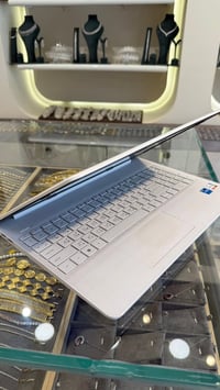 لابتوب hp نضافه 100%   hp 15s  لون لابيض داخل وخارج  المعالج i5 (intel...