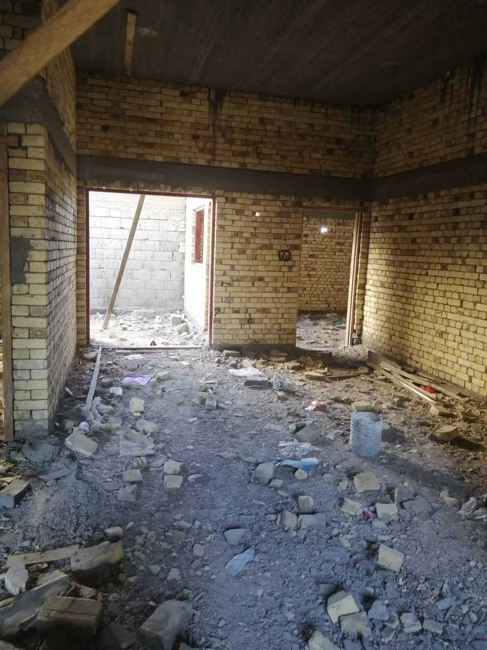 بيت للبيع في التنومة
بيت هيكل في التنومة في حي الصادق قرب حي الموظفين قريب عليه كل الخدمات البيت مساحة ٣٠٠م والشارع عرض ١٠ م طابو زراعي يحتوي على حديقة امامية وخلفية واربع غرف نوم بنظام سويت وديوانيه وهول وصاله للاستفسار الاتصال على ***********
