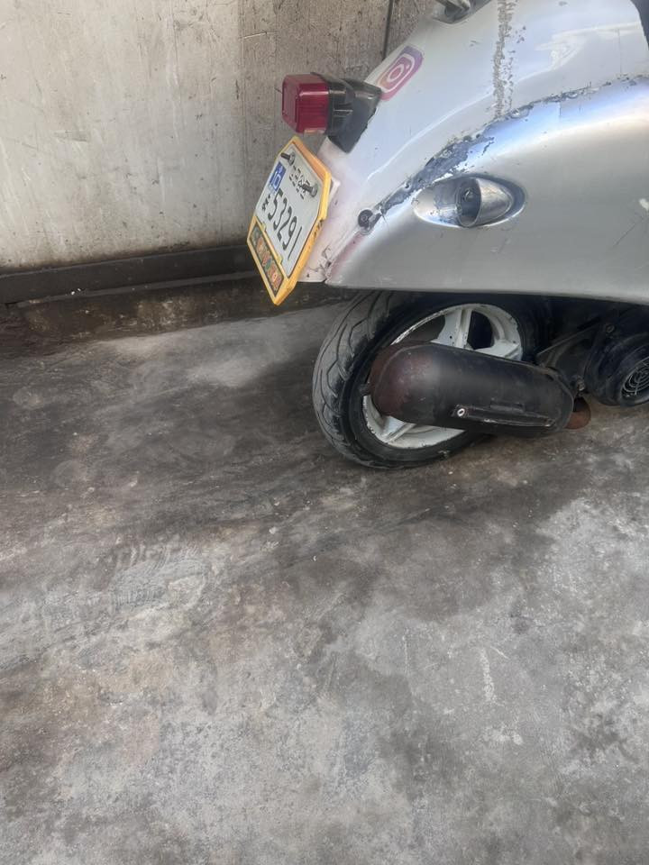 سلام عيكم دراجه عبد الحليم للبيع مكينه شلعه ومعدل شرط اذا ما اشك التبليط موجوعه سلف هندر اشاير هورن لايت بك لايت كهربائيات كلها شغال الدراجه بيها ويل كب خلفي  سعر ١٧٠ وبيها مجال بسيط بغداد السيديه تقاطع درويش ***********
