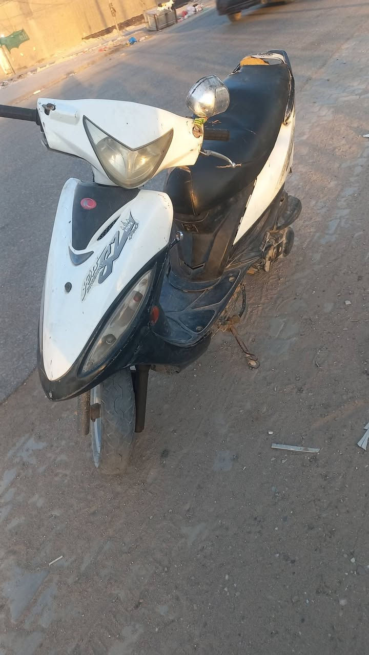 كامكو جي فور 
مكينه ناعمه تخبل شلعه حلووه 
شغاله نكره سلف 
الدراجه عيوبه 
1_ مابيه هندر
2_ كابريتر يحتاج تنضيف
مكاني نجف حي ميسان 
السعر ١٥٠ قفل قفل 
***********
اي استفسار علق واطبلك لو تراسلني واتساب

