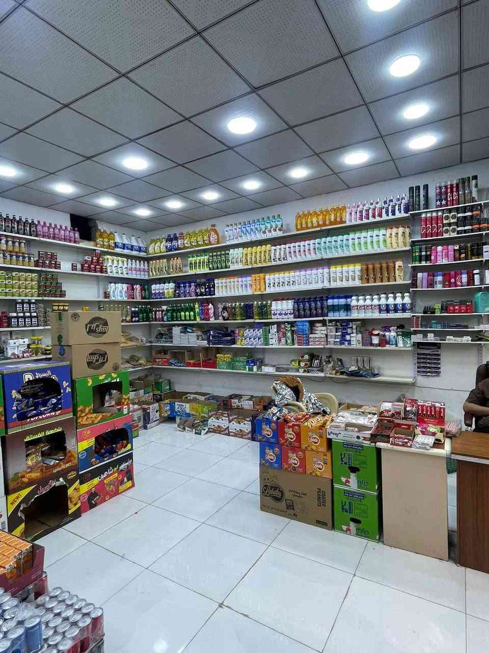 السلام عليكم اسواق للبيع كامله مكمله 
موقع تجاري شغال عالشارع العام 
واجه10 متر 
محل مساحته كبيره 
بيها بضاعه خير من الله 
تحتوي على 7 برادات عمودي 
تحتوي على 2طرحي 
المحل كامل من ديكور من ارضيه من كهربائيات كله جديد 
عماريه تفصال جديد 
📍موقع الاسواق كربلاء سايدين مال بنزين خانه مال القادسيه قرب شركه سليمانيه او ماكولات الروان 
***********
