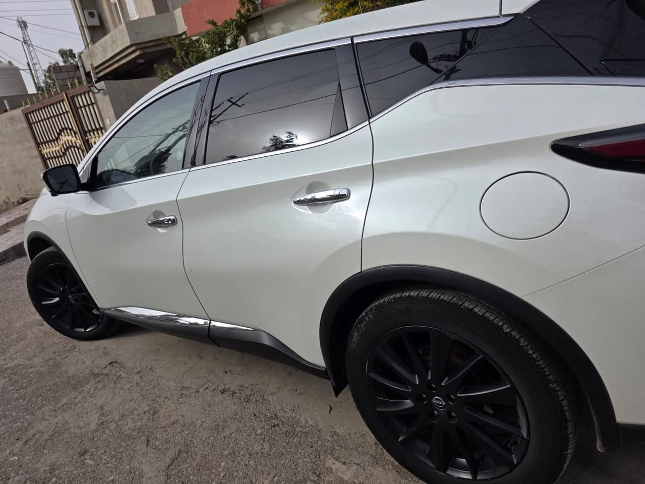 سلام عليكم للبيع نيسان مورونو موديل 2023بيه بابين تبديل وصبغ بدون دواخل بابين طرف سكن رقم ژماركاتي سعره ب 150 وبيه مجال لطيبين اي استفسار اتصل بل رقم *********** مكان سيارا كركوك قضاء داقوق
