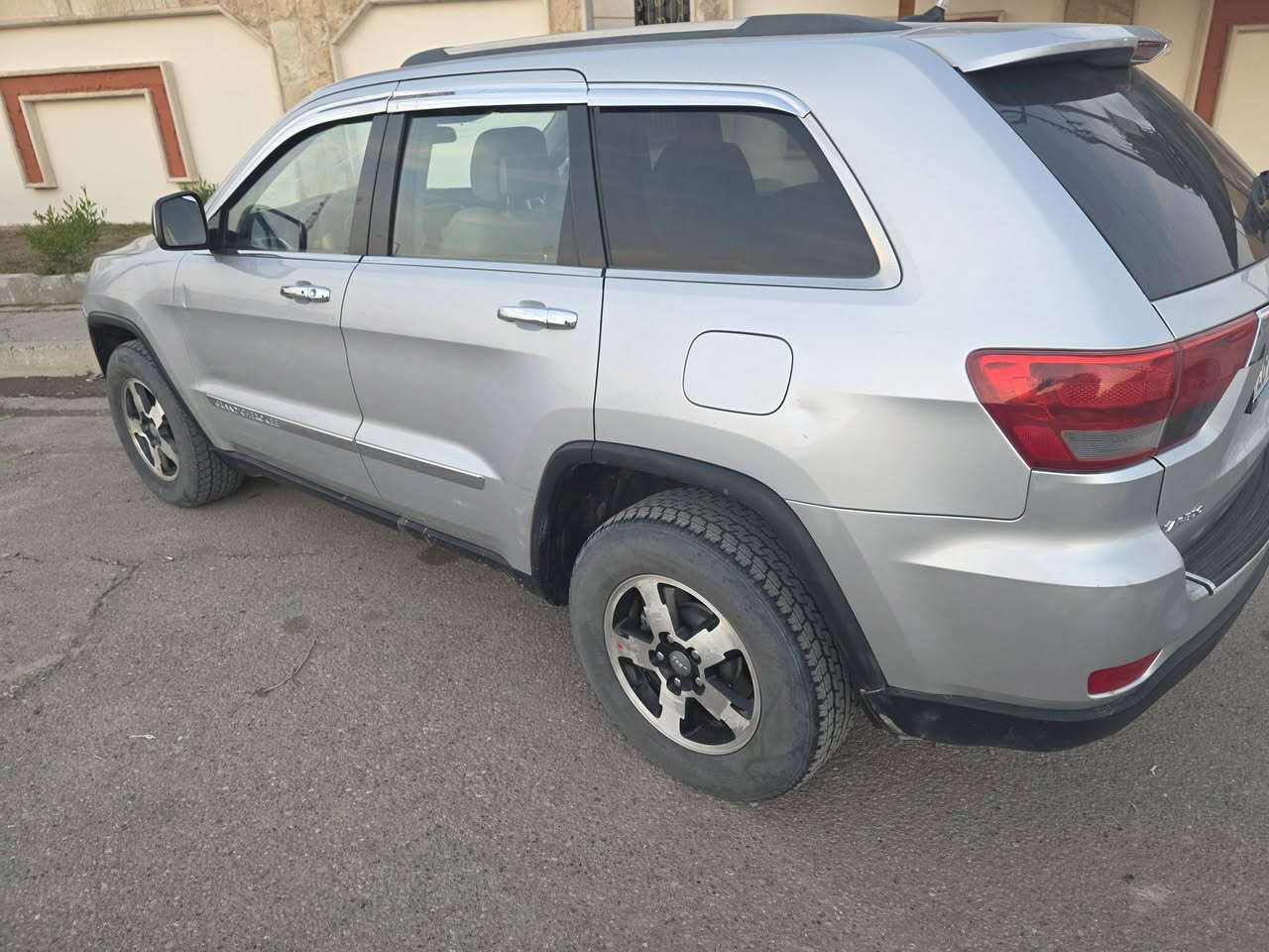 للبيع اومراوس جيب لاريدو 2011 رقم صلاح الدين كير محرك شرط صدر تخم جديد ظرر ثلاث قطع السعر عل الخاص او الاتصال على الرقم ***********او***********
