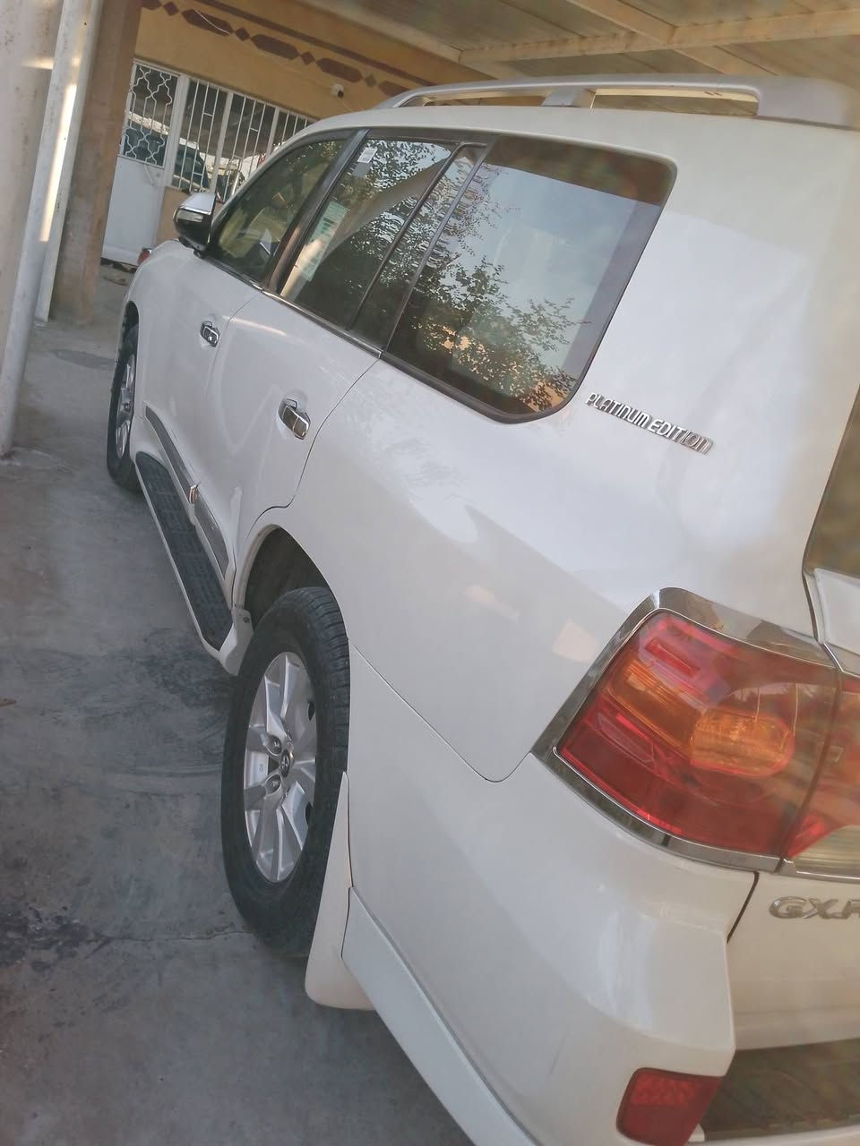 سلام عليكم لاندكروز موديل 8 للبيع او مروس توسان سورنتو مكفوله من الضربه كير محرك مكفول تبريد تخم تاير جاهز بسمي سعره 255بيه مجال ***********
