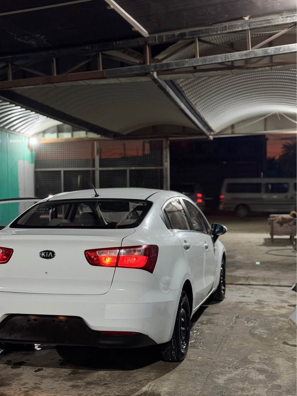 السلام عليكم للبيع كيا ريو موديل ٢٠١٧ وارد خليجي رقم اربيل مداور شوكت ماتريد مكينه ١٦٠٠ مكينه وكير وحداديه وتبريد وتتفىه وتخم تاير كله جديد سياره نضيفه وجاهزه واحله من الصور بيها قبق جنطه مبدل اصلي نفس الون ومكانين بارد والباقي كفاله مكاني نجف سعر ٨٨ ورقه بيها مجال حك جيتك *********** النجف, العراق
