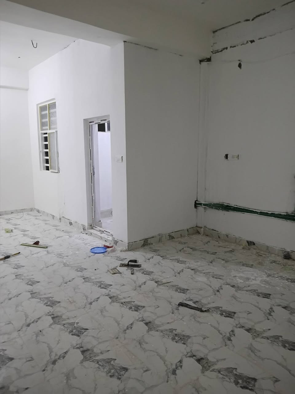 شقه للايجار طابق ثاني ١٠٠متر في حي النداء شارع ٣٠قريبه جدا على شارع كربلاء تتتكون من غرفه وصاله واستقبال ومطبخ وصحيات الشقه نضيفه جدا سعر الايجار ٢٠٠الف للشهر الواحد للاستفسار ***********
