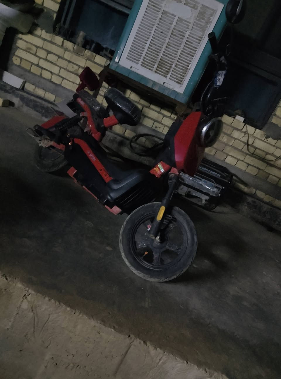 السلام عليكم دراجه شحن للبيع حجم ١٤موديل٢٠٢٤بدون بطاريات وجاملغ مكسور ومرايه مكسوره السعر اتصل وتدلل مامتواجدخاص مكان بغداد تقاطع النهروان الرقم الهاتف***********
