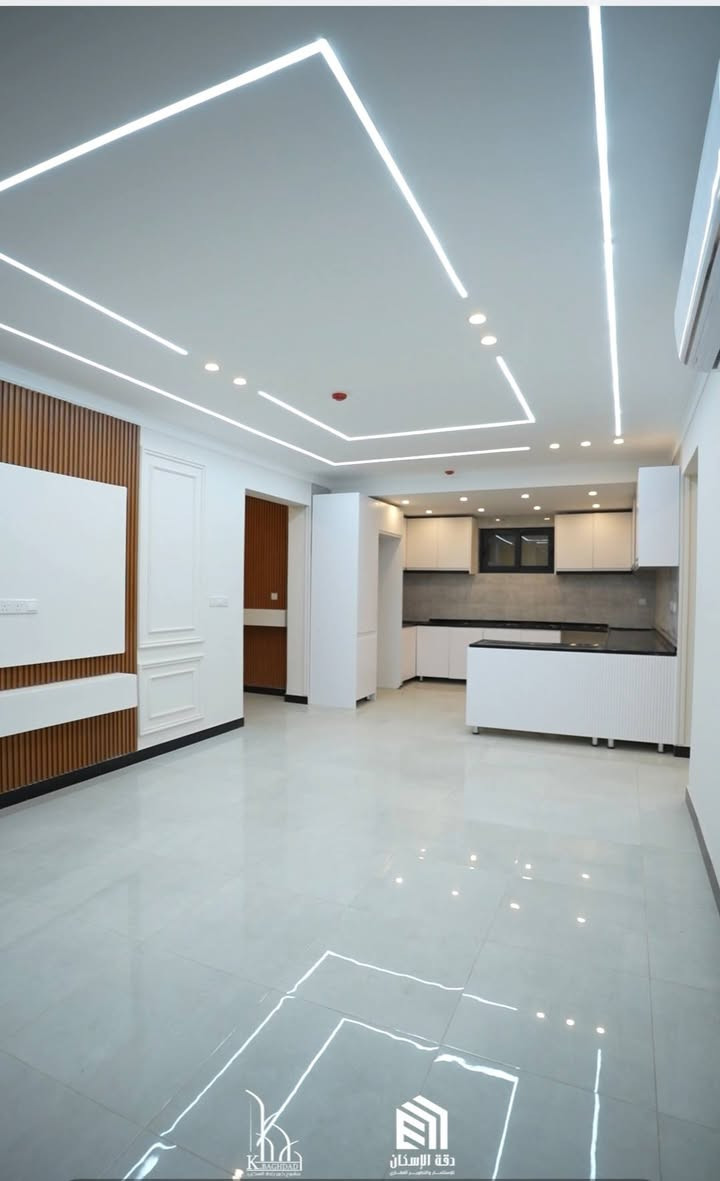 🔑 شقة مميزة للبيع في مجمع كرم بغداد السكني
📍 المساحة: 145.46 متر
❄️ نظام تبريد وتدفئة: VRF عالي الكفاءة
🍽️ المطبخ: مجهز بنسبة 70%
🏡 الشقة مجهزة بكامل الخدمات لتجربة سكن مريحة ومتكاملة
🗓️ موعد التسليم: بعد سنة ونصف
✔️ تصميم عصري
✔️ إنارة وتهوية ممتازة
✔️ موقع استراتيجي في قلب كرم بغداد
📞 للتواصل والحجز: ***********
