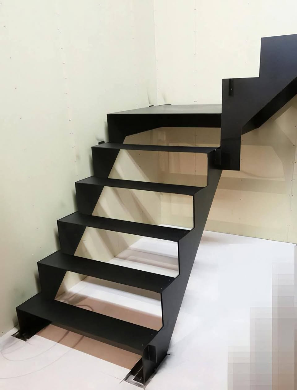 الاخوين للأعمال كافه انواع الحداد يتوفر لدينا كادر حداده متنقل لجميع انواع العمل سقائف كي سبان والسقائف العاديه وعمل كافه انواع ابواب الحمايه والكتائب والمحجلات والسلالم الخارجيه والداخليه وعمل الكرفانانت وسقائف السندويج وعمل واجهات البوردكس وسكيبات خزانات المياه وعمل الجلسات العربيه والمراجيح للاستفسارالاتصال ***********
