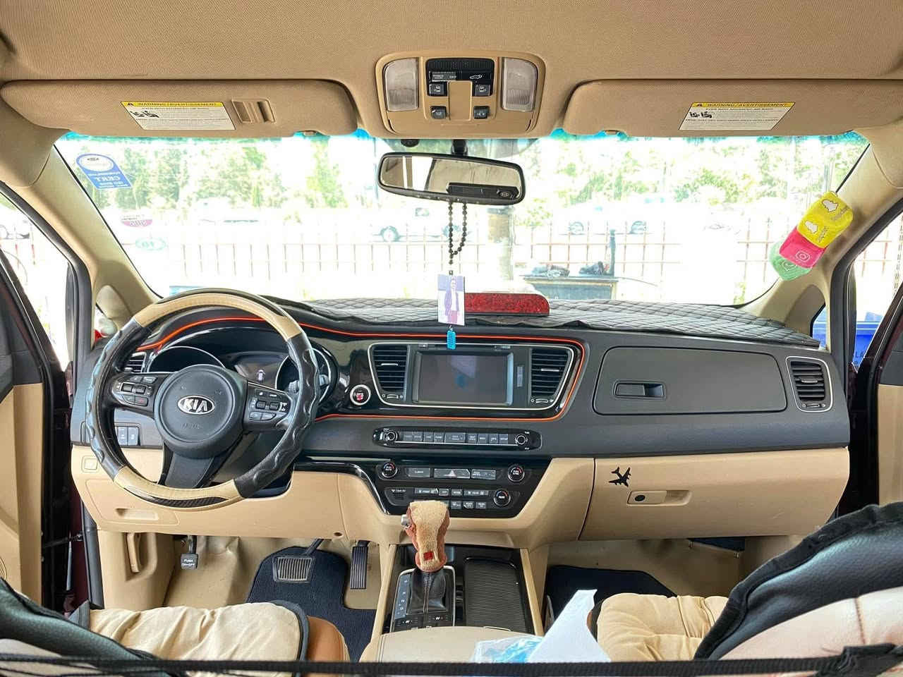 السلام عليكم
كيا سيدونا موديل ١٥ للبيع الضرر خلفي صندوق وجاملغ ايمن وايسر والبوب لسلايت مجرد توحيد لون فول مواصفات بدون فتحه داخل بيجي السياره كلش نظيفه وجاهزه من كلشي 
السعر ١٦٥ وبيها مجال شي بسيط مكانه الأنبار القائم أو اربيل. الاستفسار الاتصال على الرقم التالي ‏‪‏‪***********‬‏
